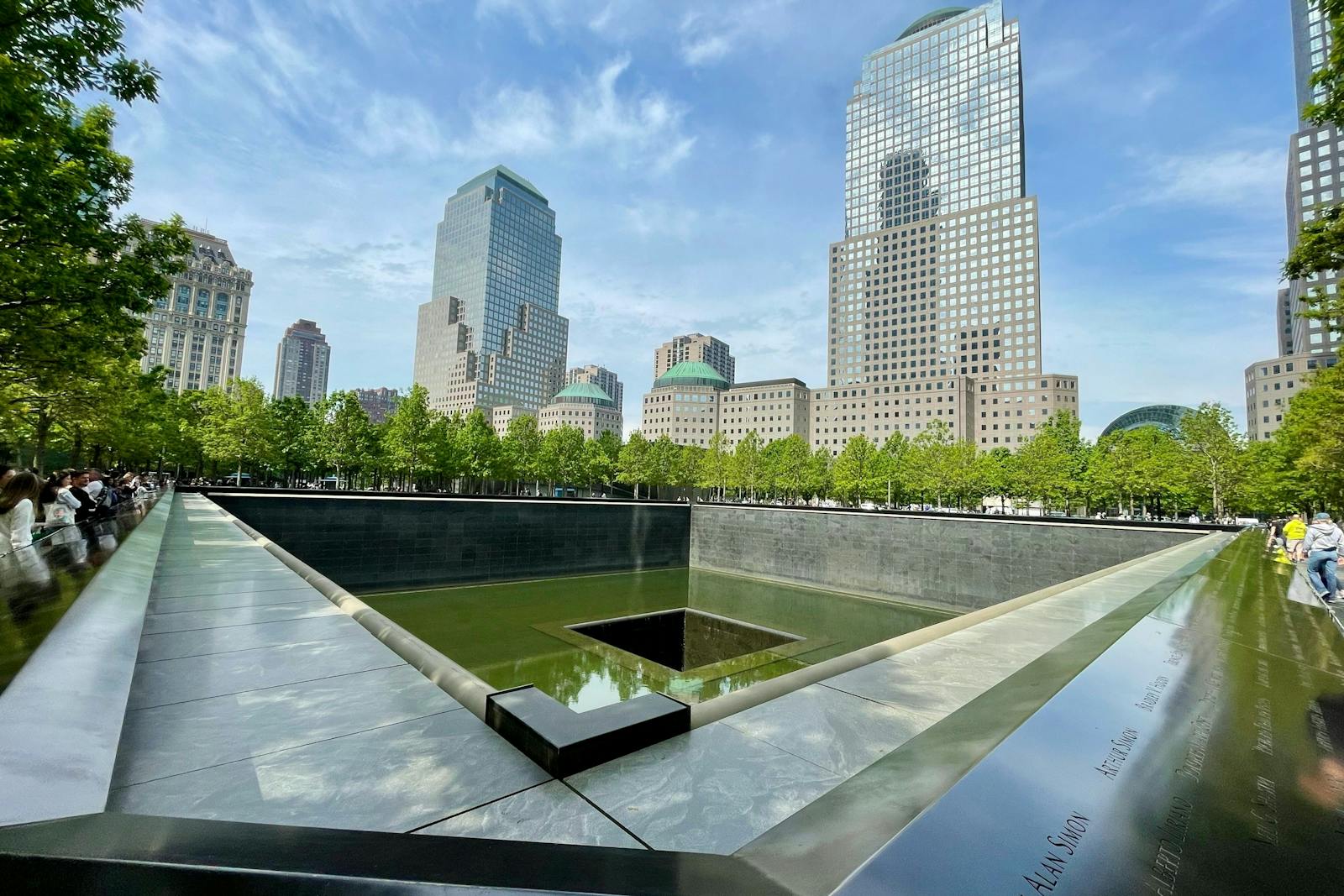 Vue basse du bassin du 9/11 Memorial & Musée