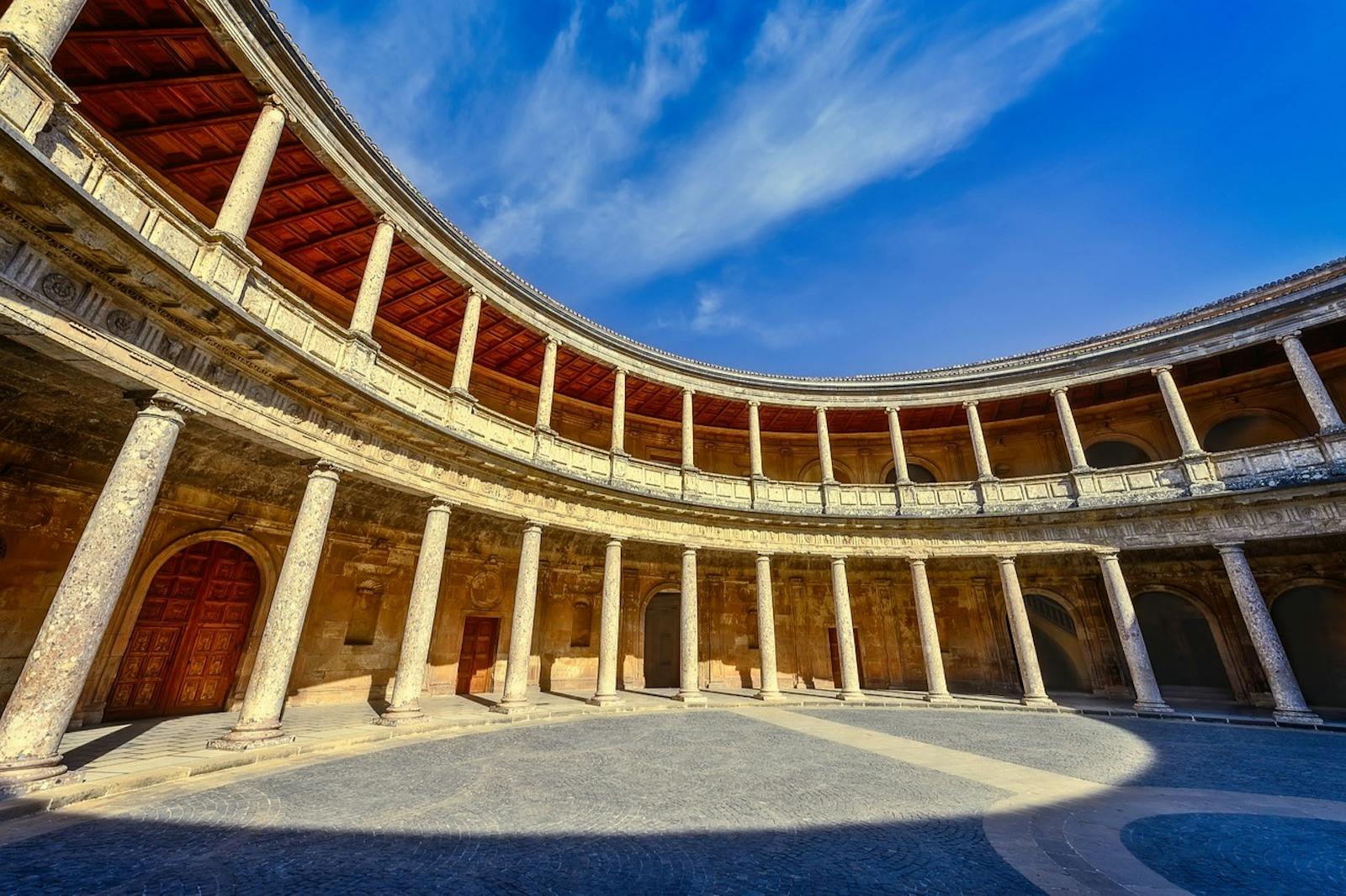 Panoramic view of the circular courtyard of the Alhambra