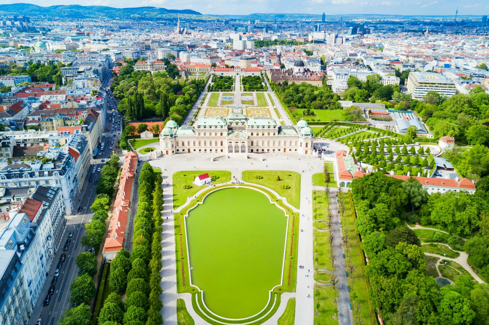 Majestuosa vista aérea del Palacio del Belvedere