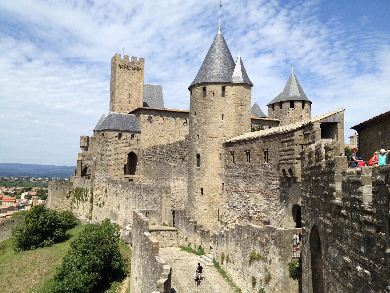 Vue aérienne de la Cité de Carcassonne et ses tours