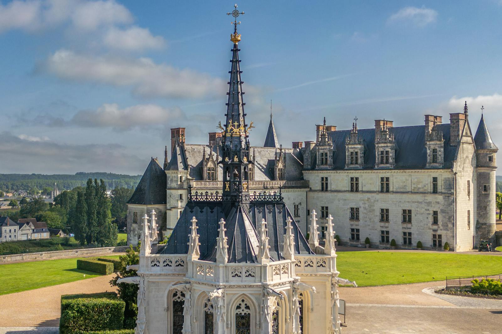 Vista aérea detalhada do Castelo Real de Amboise