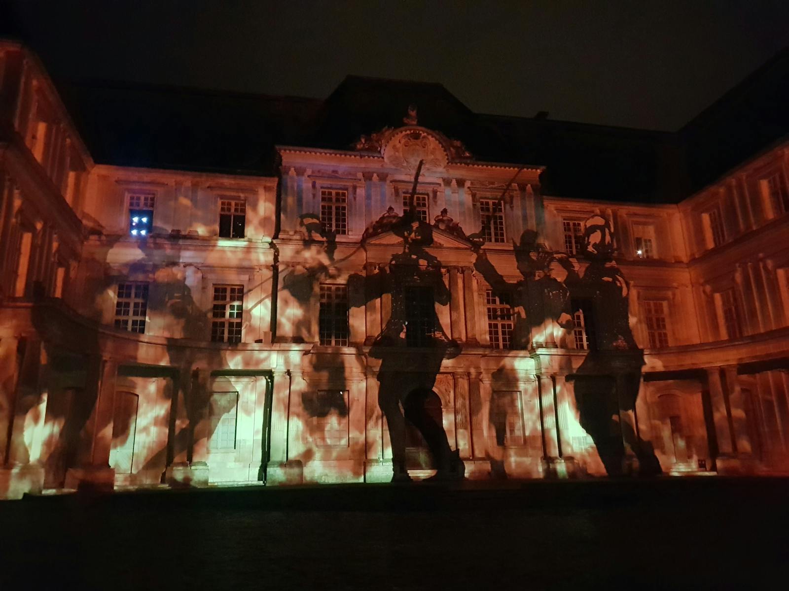 Proyecciones luminosas animadas sobre el Castillo Real de Blois