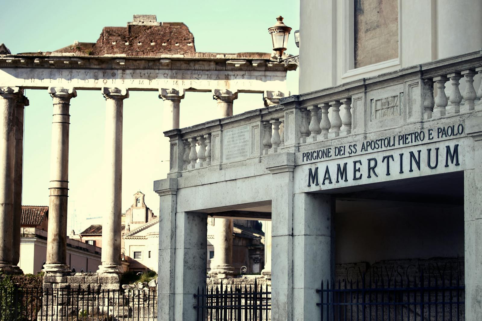 مدخل الكوليزيوم مع نقش Mamertinum