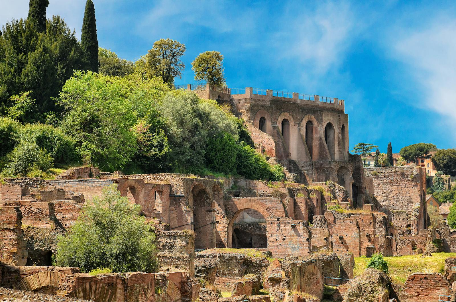 Ansicht der römischen Ruinen in der Nähe des Kolosseums