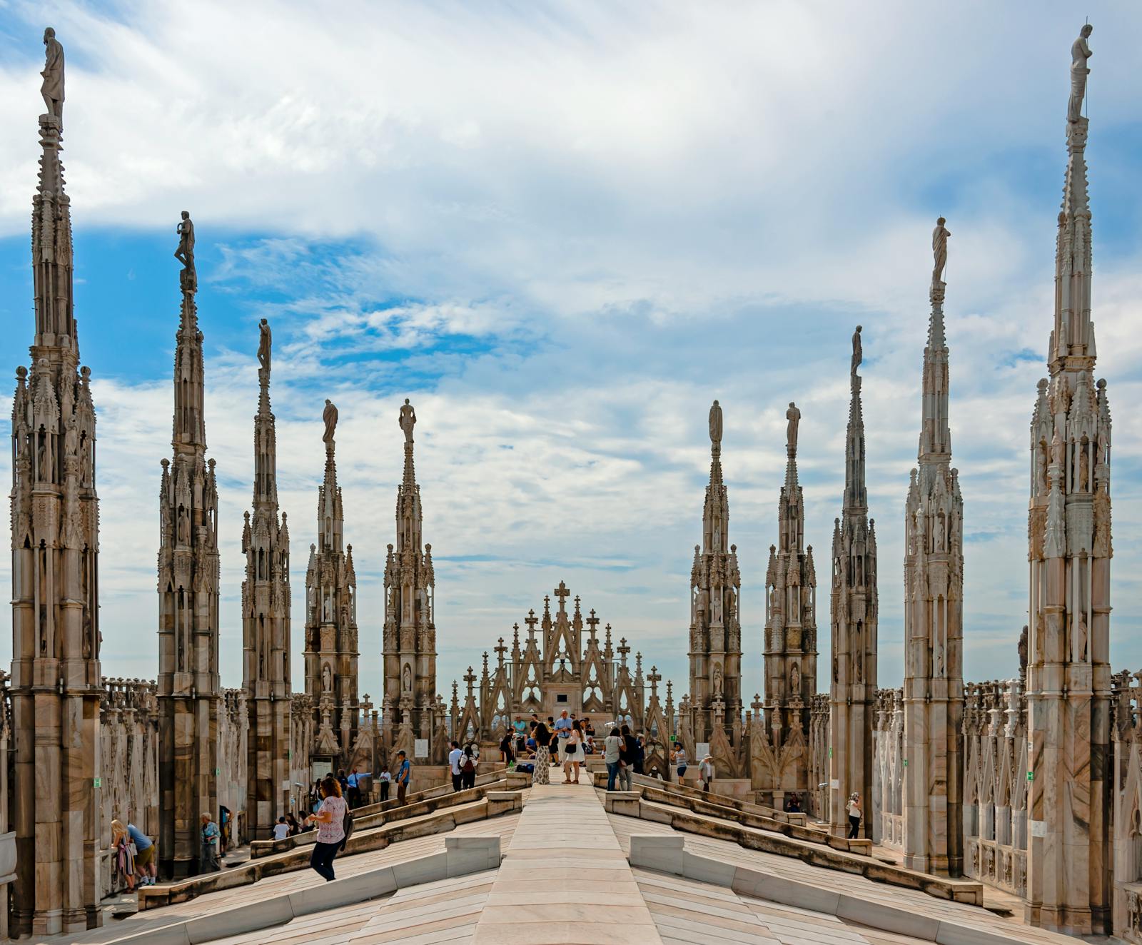 Vista panoramica dei tetti e delle guglie del Duomo di Milano