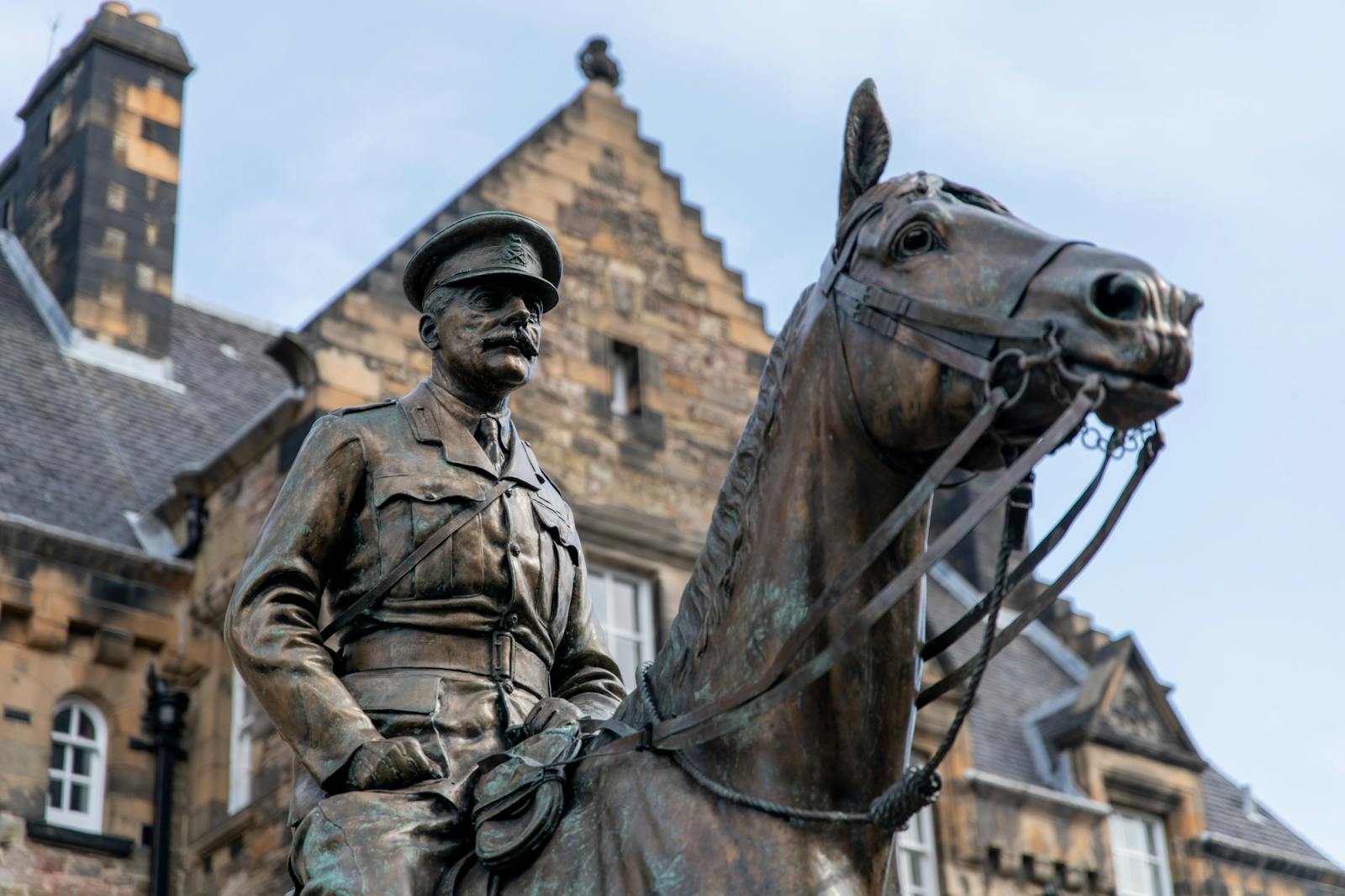 Statue équestre devant le Château d'Édimbourg