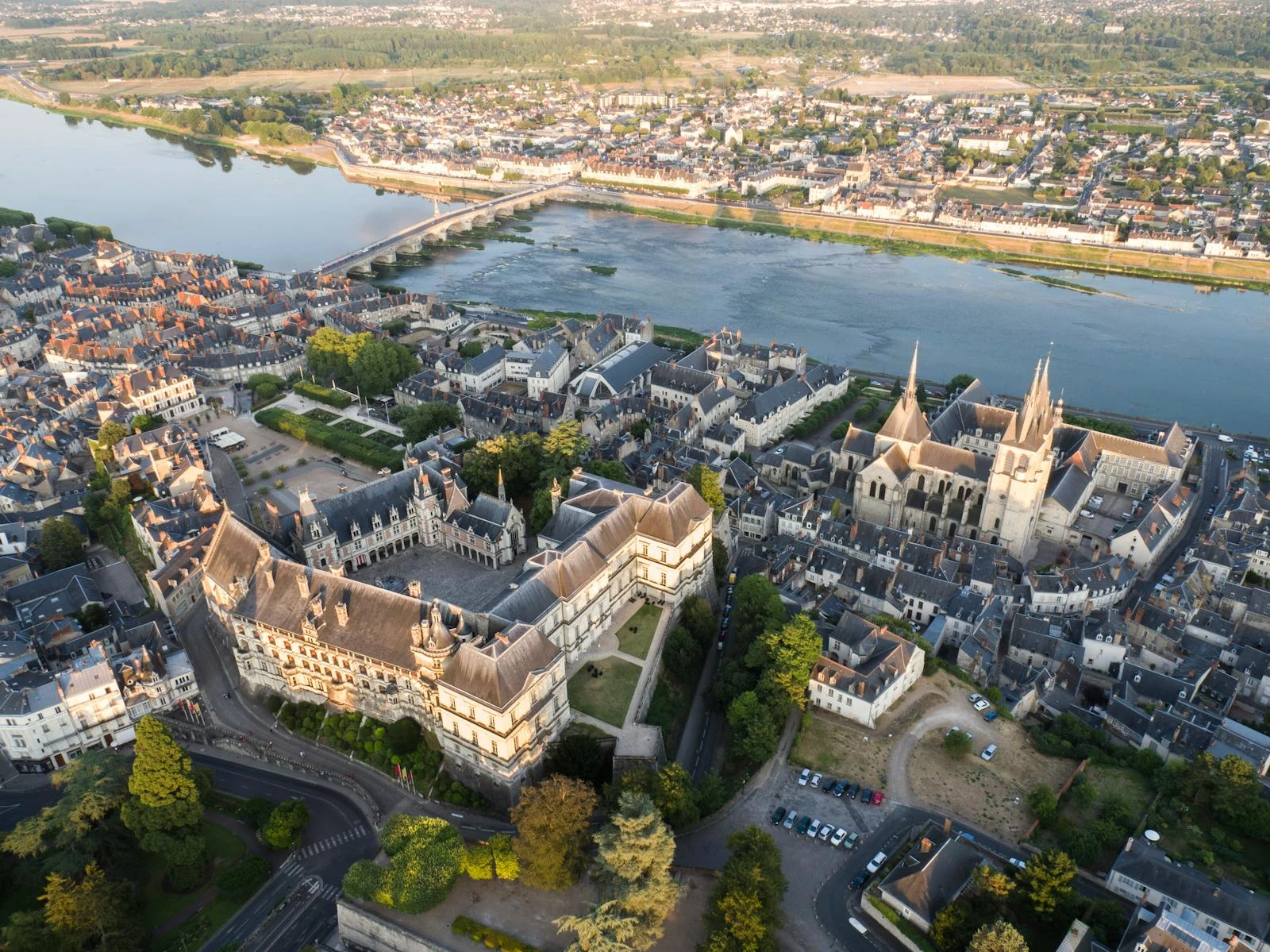 På slottet i Blois kan arkitekturen upplevas även på natten och i utrymmen som vanligtvis är stängda