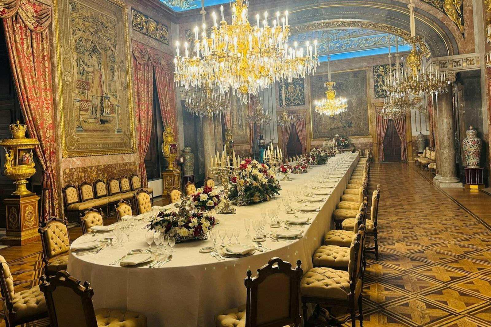 Upea juhlasali Madridin kuninkaallispalatsissa