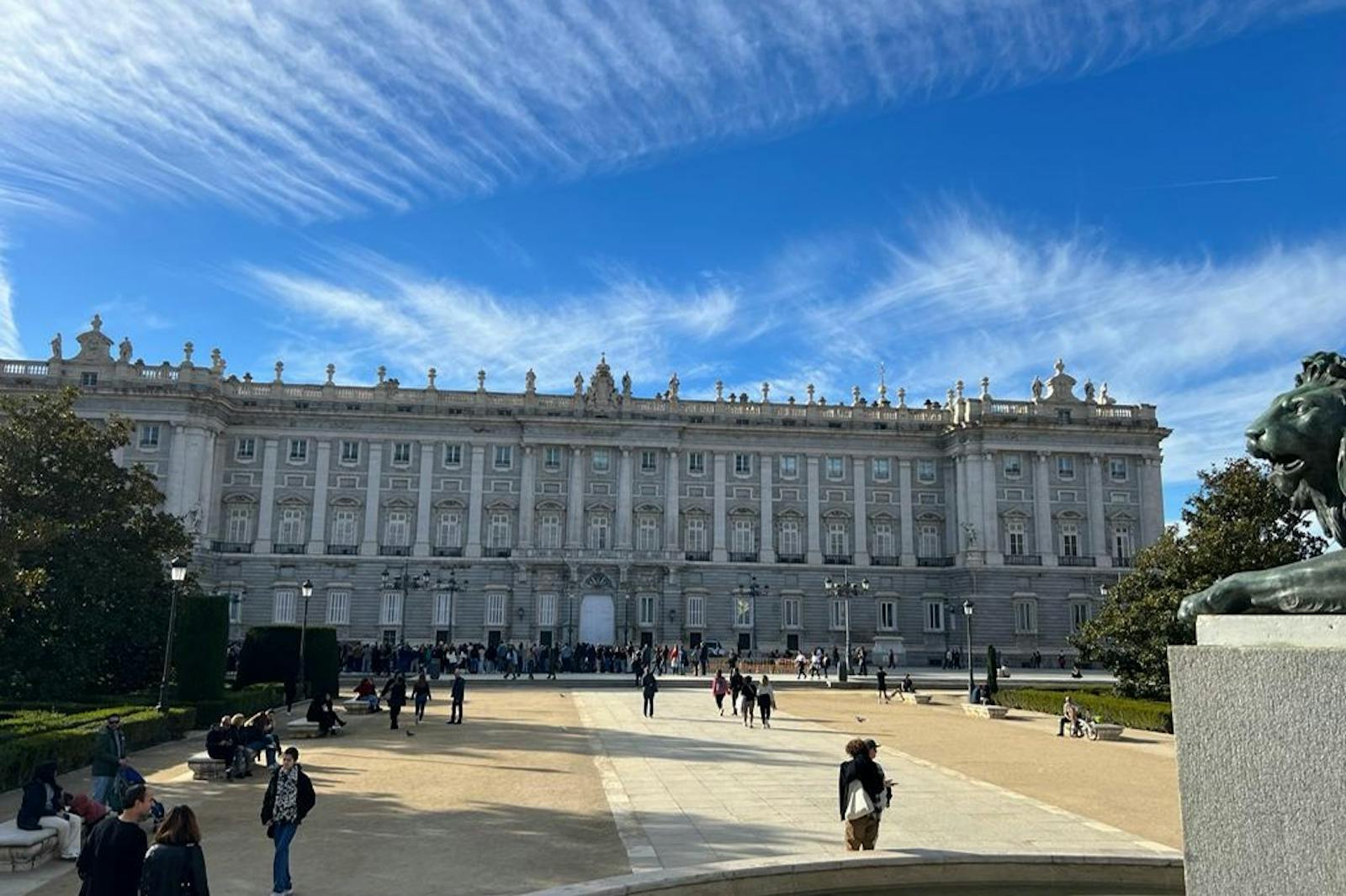 Frontalutsyn over Det spanske kongepalasset i Madrid