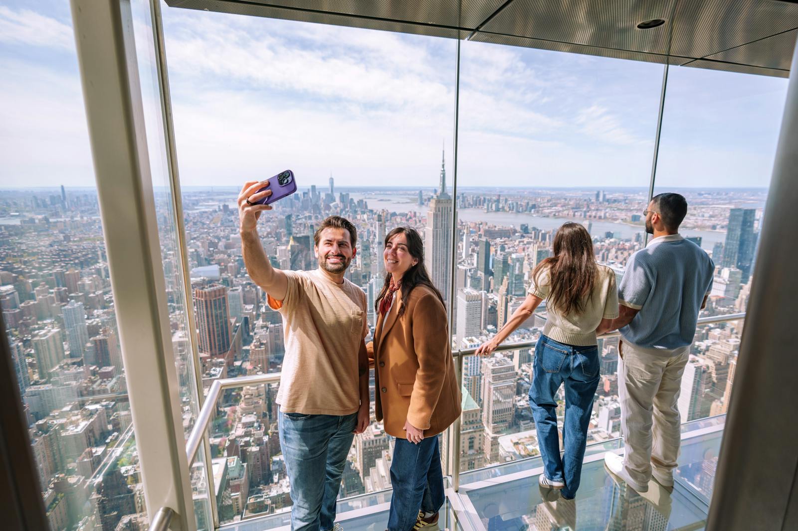 Navštěvníci pořizují selfie v SUMMIT One Vanderbilt