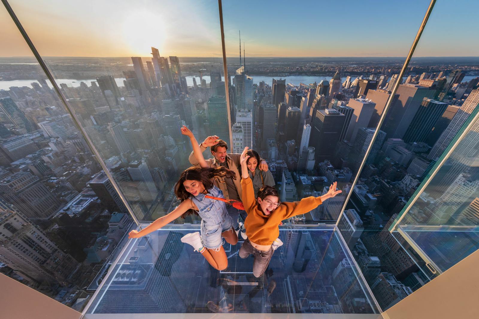 Glade unge voksne på SUMMIT One Vanderbilt