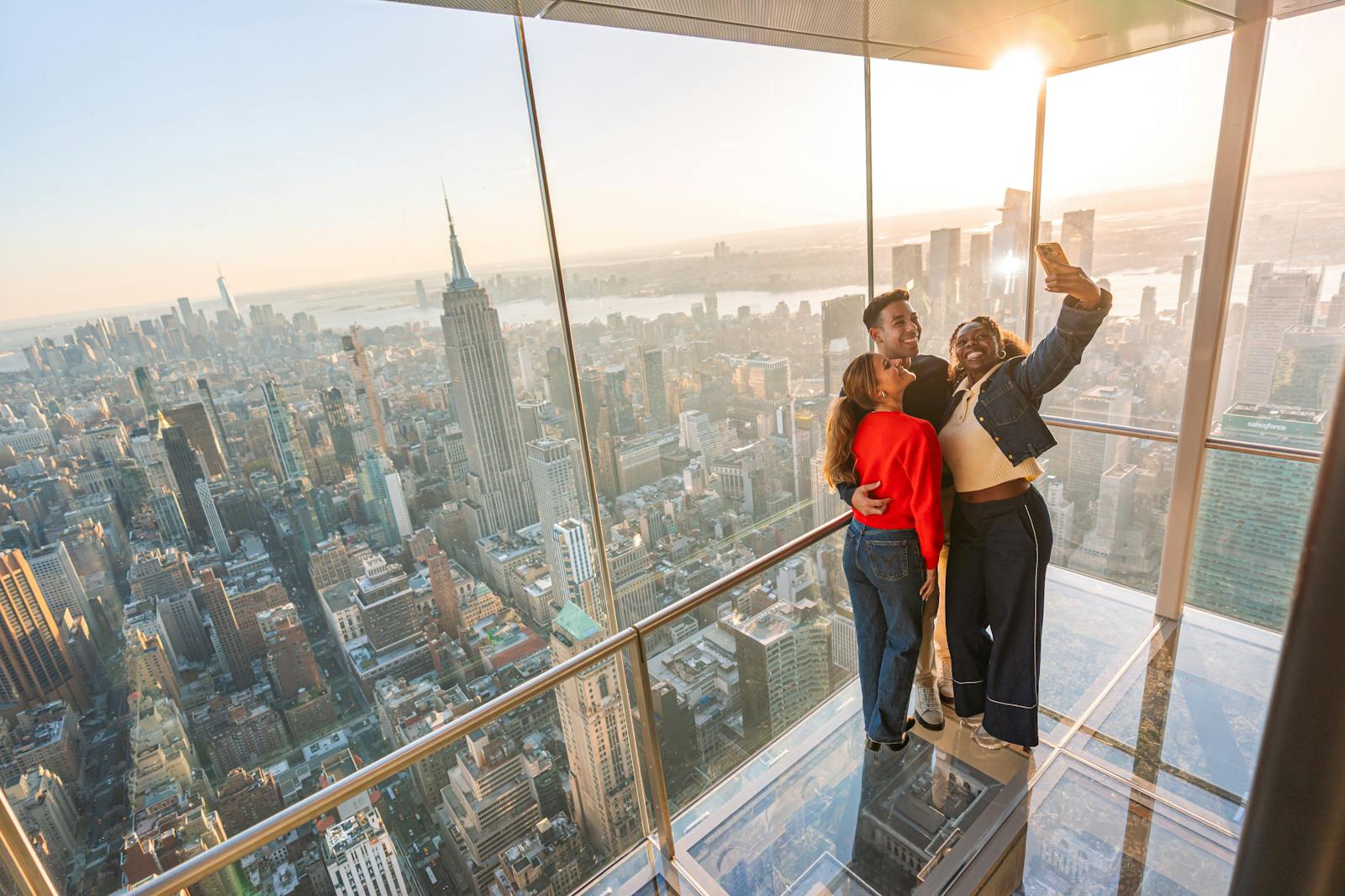 Glad selfie på toppen af SUMMIT One Vanderbilt