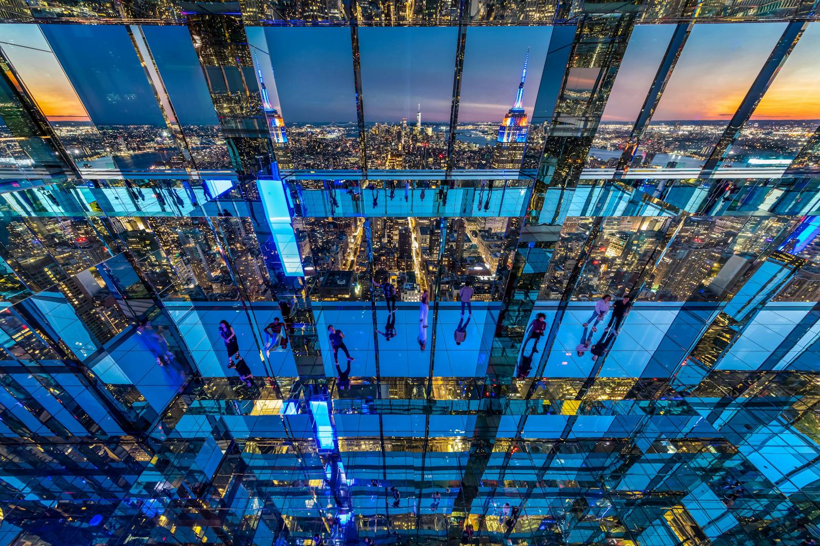 Ylhäältä katsottuna SUMMIT One Vanderbilt ja sen peilit