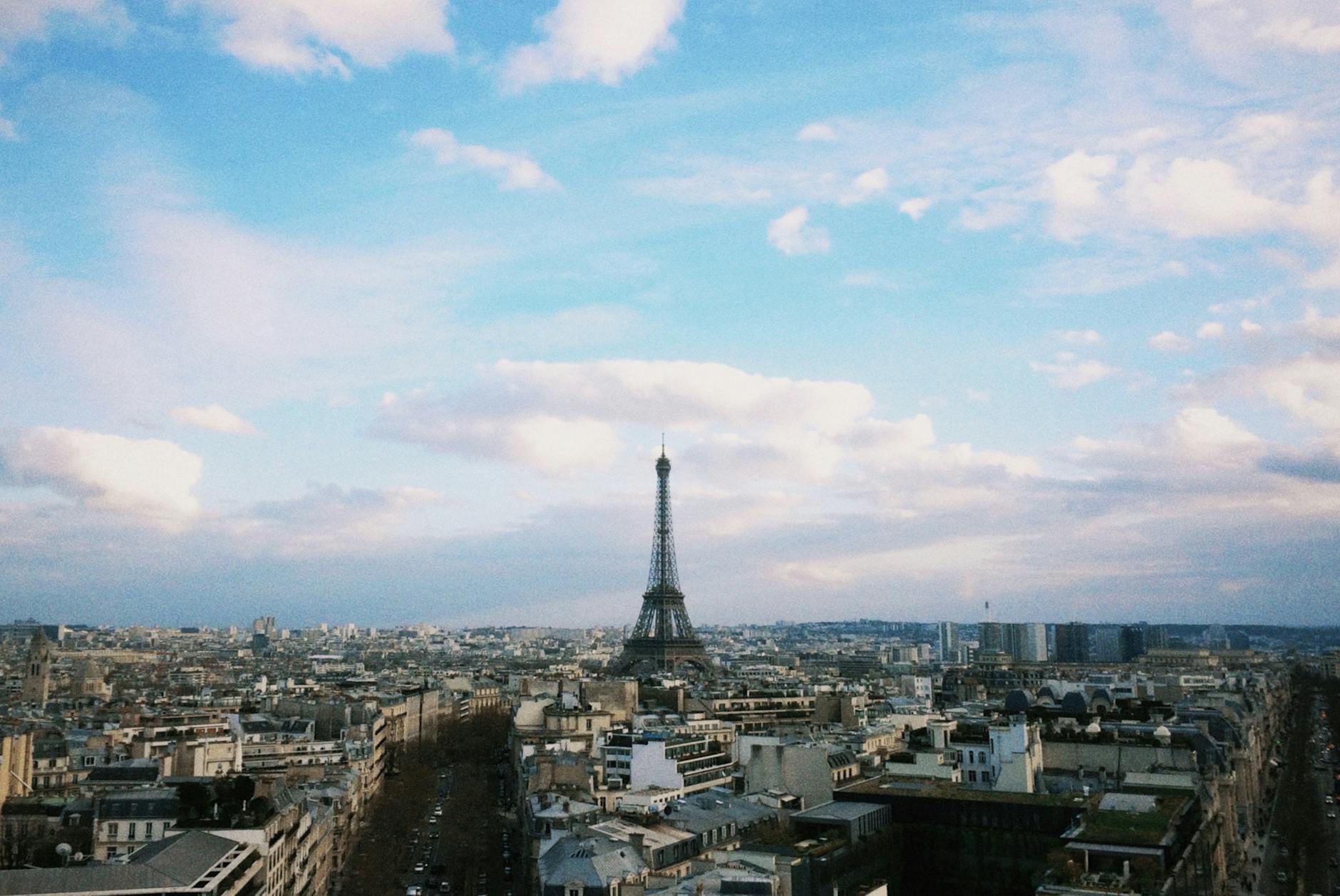 Panoramablick des Eiffelturms auf Paris